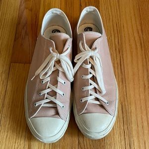 Shoes like Pottery Men’s Japan Lo size 10 in coral